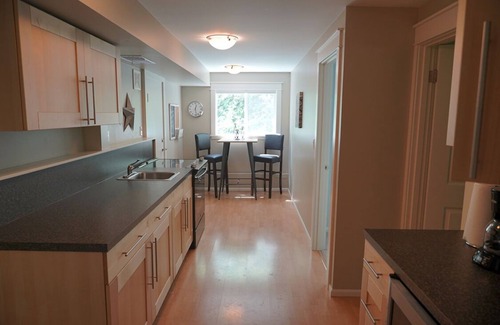 Kenmore Apartment | Lake Forest Park private guest suite
