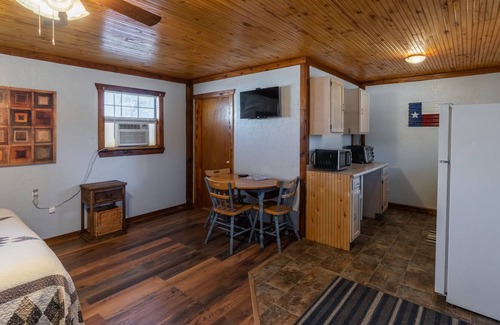 Yantis Cabin | Lake Fork Water Front Log Cabin #1