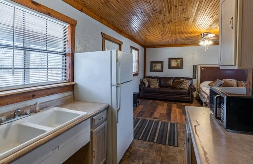 Yantis Cabin | Lake Fork Water Front Log Cabin #1