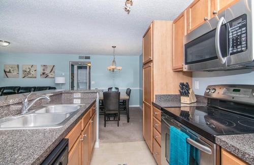 Brandon Condo | Lake Front - 1 bedroom w/a den 1 bath