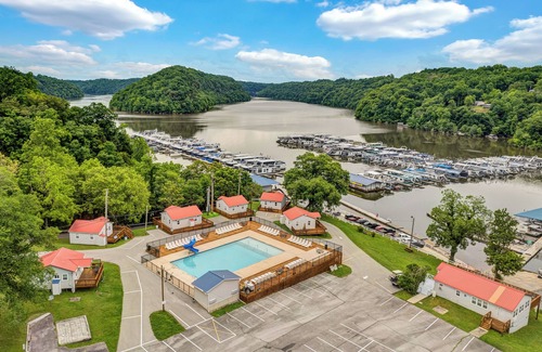 Smithville Cabin | Lake Front 2 Bedroom Cabin, 5, With a Pool and Bar & Grill