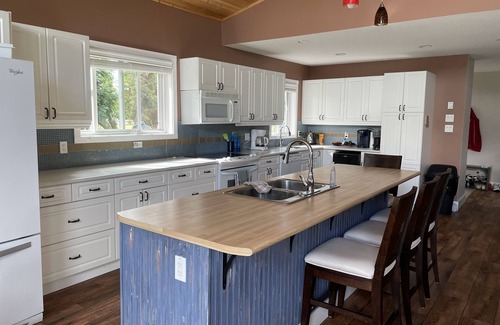 East Kootenay Cabin | Lake Front at Baynes Lake | A/C | Private Hot Tub
