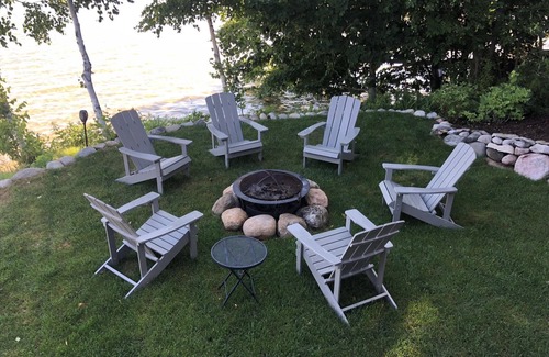 Empire Cottage | Lake front at its finest!
