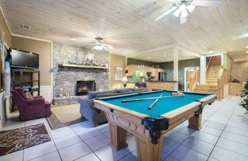 Morganton Cabin | Lake Front, Beautiful views, Gentle slope to Lake, Hot tub, Close to Downtown.