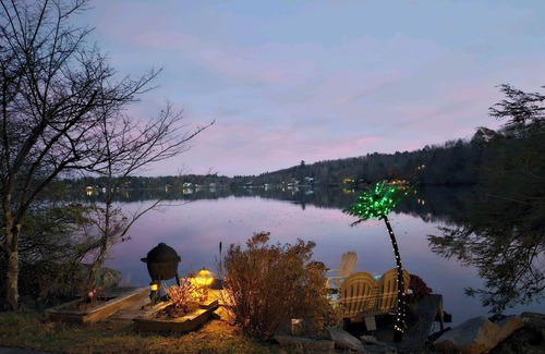 White Lake House | LAKE FRONT BETHEL WOODS Dine Alfresco 4 Burner Grill and Flat Top on Lake & Frig