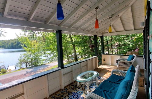 White Lake House | LAKE FRONT BETHEL WOODS Dine Alfresco 4 Burner Grill and Flat Top on Lake & Frig