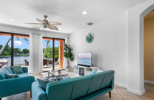 Tamiami House | Lake front, Billiard room, Large patio, Pet-friendly, BBQ, Safe Neighborhood