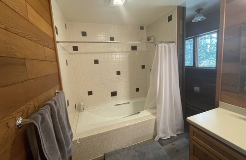 Whitefish Cottage | Lake Front Cabin on Beautiful Whitefish Lake
