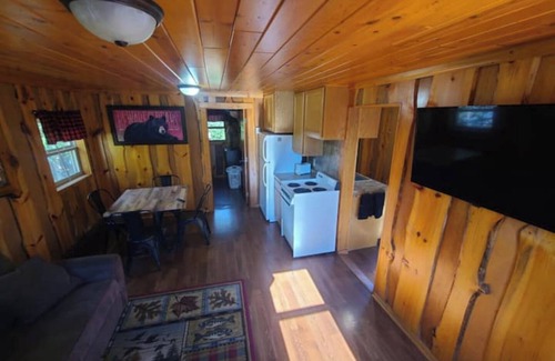 Phillips Cabin | Lake Front Cabin The Fishing Hole