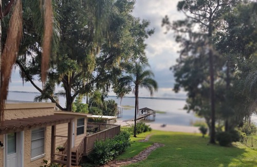 Sebring Cottage | Lake Front Carriage House on Lake Jackson w Private Beach w/Boat Dock & 2 Kayaks