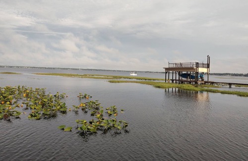 Sebring Cottage | Lake Front Carriage House on Lake Jackson w Private Beach w/Boat Dock & 2 Kayaks