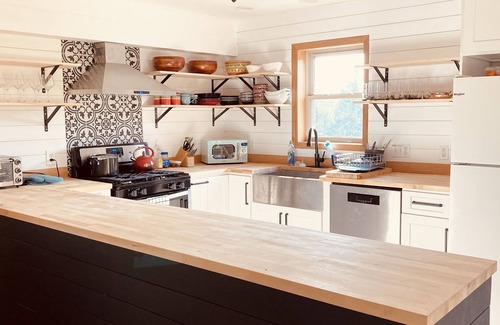 Athens House | Lake Front Chalet in Catskill close to Skii Slopes