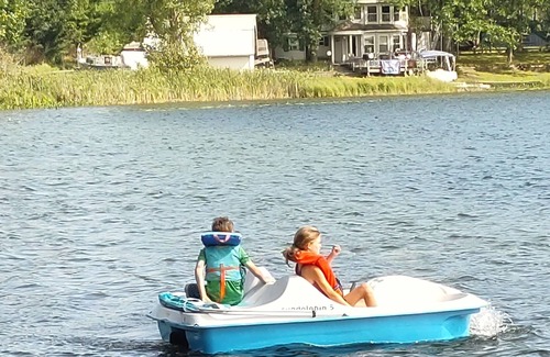 Lake Cottage | Lake Front Getaway-Fun for the whole family!