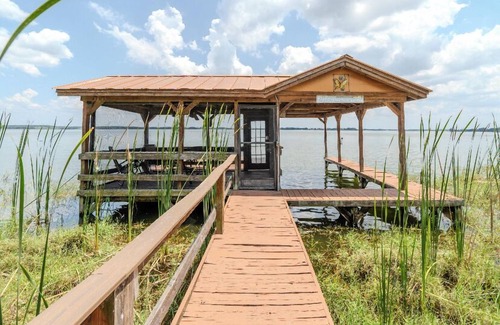 Mount Dora House | Lake front home directly on Lake Dora. Enjoy the sunrise/sunsets from the dock