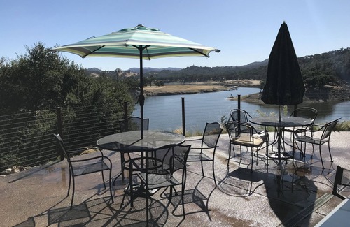 Paso Robles House | Lake front home private dock