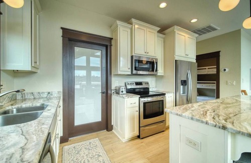 Cedar Cliff House | Lake Front Home with Stunning lake and mountain views