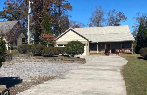 Arley House | Lake front, hot tub, wifi, great dock, deep water, game room and beds for 18+!