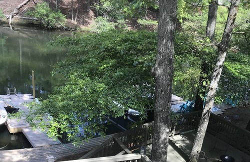 Waleska House | Lake Front in Cove.....Pet Friendly With Huge, Enclosed Water Level Deck