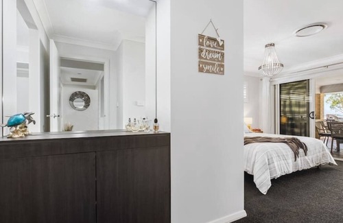 Chain Valley Bay House | Lake Front Luxury at Lake Macquarie