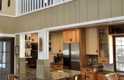 Groveland House | Lake Front Luxury Lodge - Near Yosemite - Pool Table - Private Dock and Lake PML
