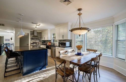 Gainesville House | Lake Front Mountain View w/6 King beds