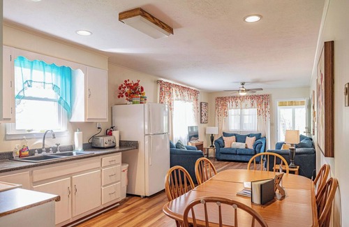 Logan Cottage | Lake Front Oasis: 3 bedroom + 2 bathroom cottage with fishing dock on Lake Logan