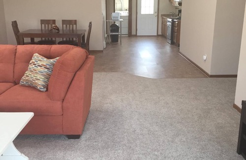 Wall House | Lake Front Spacious 3 Bdrm Rental on Silver Lake -Steps to the Beach