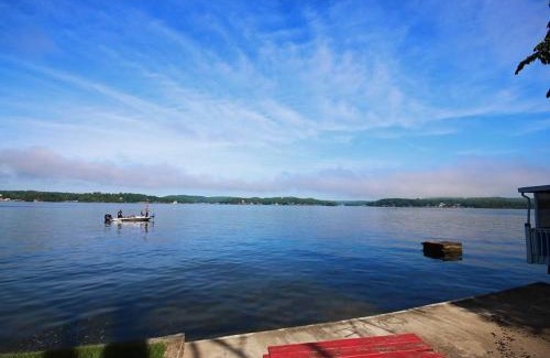 Lake Ozark House | Lake Front Stunner near HToad & Shady Gators