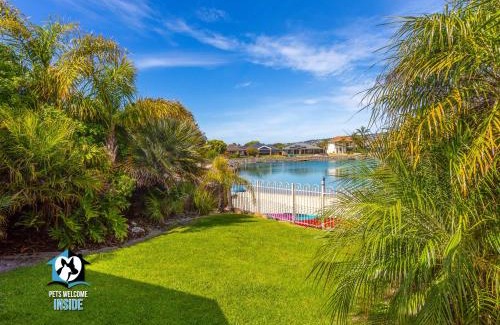 Encounter Bay House | Lake Front - Tropical Retreat at Encounter Bay!
