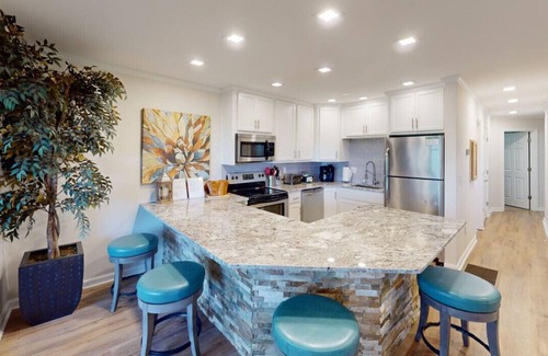 Bronston House | Lake-Front Woodson Bend 14-1