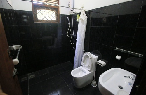 Peliyagoda Hotel | Lake Garden Villa - Kelaniya