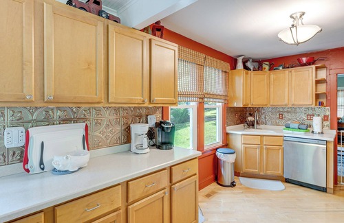 Williams Bay House | Lake Geneva Family Gem w/Fenced Dog Run!