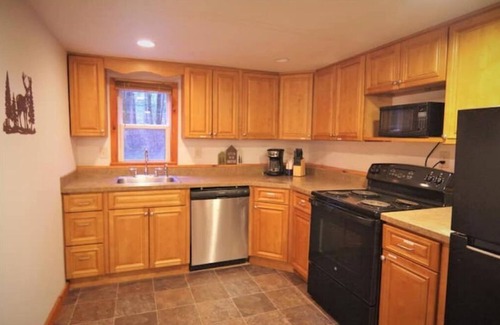 Lake George Cabin | Lake George Diamond Point 3 Bed/2 Ba two story Cabin