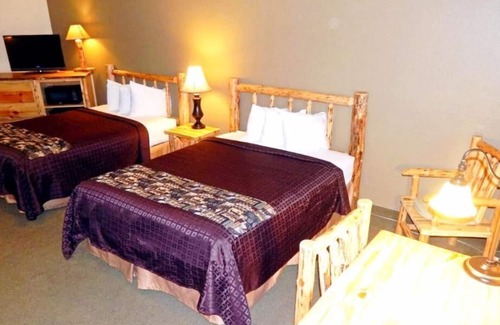 Ponderay House | Lake Getaway! 3 Modern Queen Units, Lake Pend Oreille, 111 miles of Shoreline