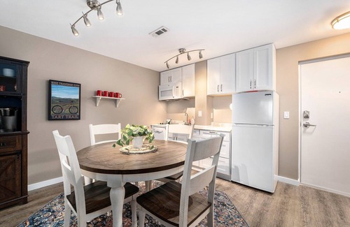 Acme Condo | ⛳ Lake & Golf View Condo @ Grand Traverse Resort | King Suite + Balcony + Beach Access ➠ 5056