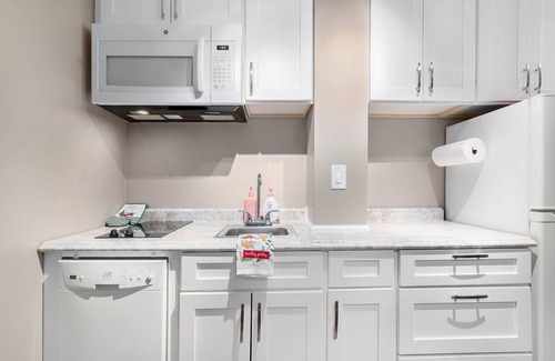Acme Condo | ⛳ Lake & Golf View Condo @ Grand Traverse Resort | King Suite + Balcony + Beach Access ➠ 5056