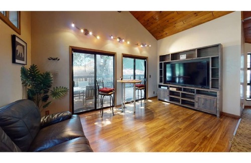 Crestline House | Lake Gregory Getaway