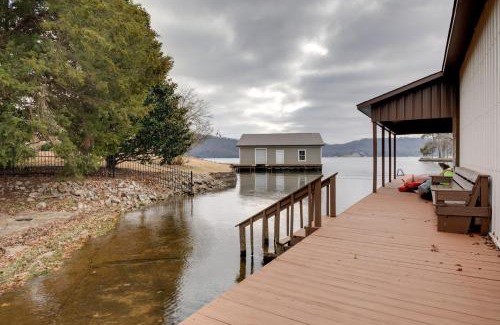 Guntersville Apartment | Lake Guntersville Getaway with Shared Boat Dock!