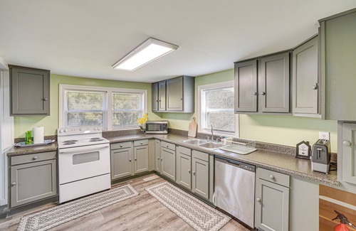 Guntersville House | Lake Guntersville Home: 1 Mi to Boat Ramp!