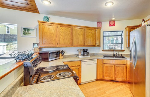 Mid America House | Lake Hamilton Escape w/Dock & Waterfront Views!