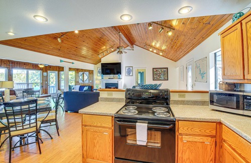 Mid America House | Lake Hamilton Escape w/Dock & Waterfront Views!