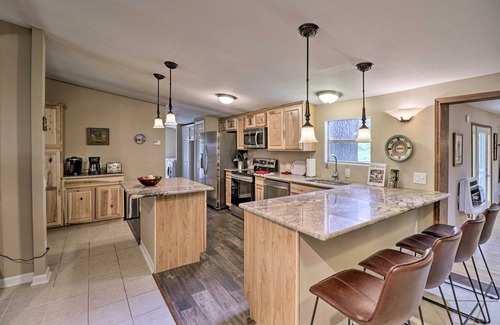 Piney House | Lake Hamilton Home w/Dock: 8 Mi to Hot Springs NP