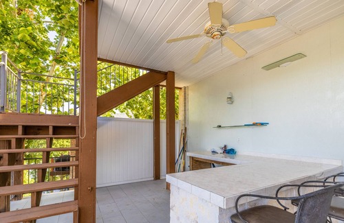 Piney House | Lake Hamilton House with Pool and Hot Tub!