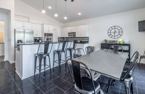 Piney House | Lake Hamilton House with Pool and Hot Tub!
