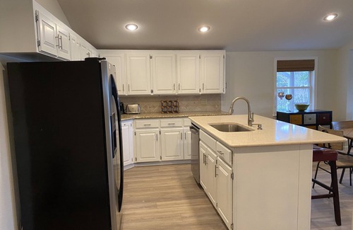 Piney House | Lake Hamilton Lakefront! Main Channel Large Decks & Boat Dock! Spectacular View!