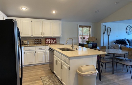 Piney House | Lake Hamilton Lakefront! Main Channel Large Decks & Boat Dock! Spectacular View!
