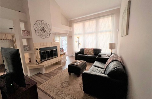 Lake Harmony Estates House | Lake Harmony Beautiful Townhome with Ski Slope Views