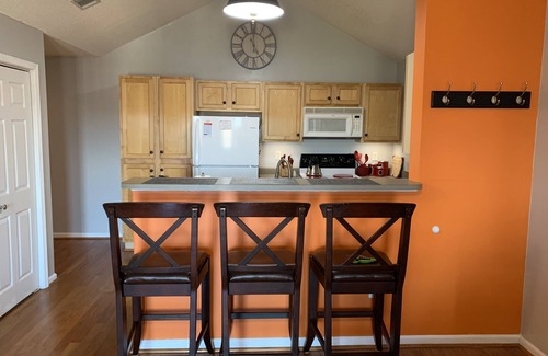 Keowee Apartment | Lake Hartwell/Clemson condo- perfect game day retreat