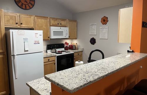 Keowee Apartment | Lake Hartwell/Clemson condo- perfect game day retreat