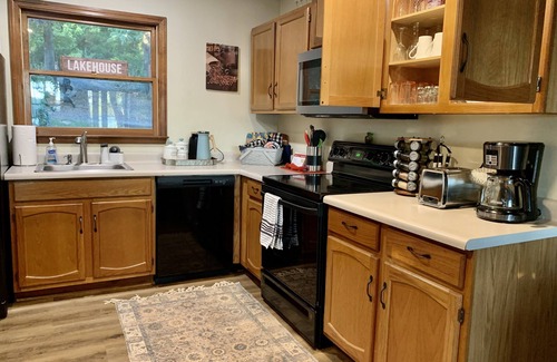 Fair Play House | Lake Hartwell Covered Dock & Sunset Beach 3BD, 1BA